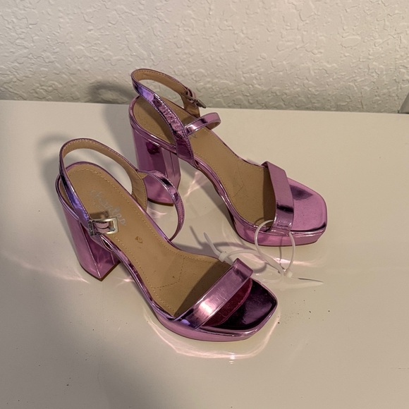 Charles By Charles David Metallic Pink Heels - Picture 1 of 3